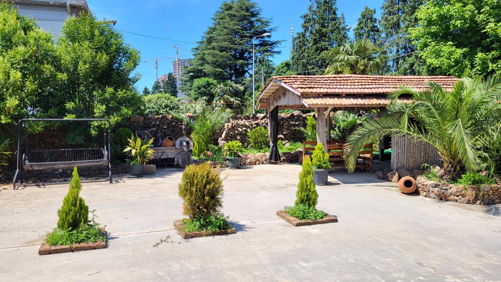 Guesthouse Gocha Beridze Batumi Exteriör bild